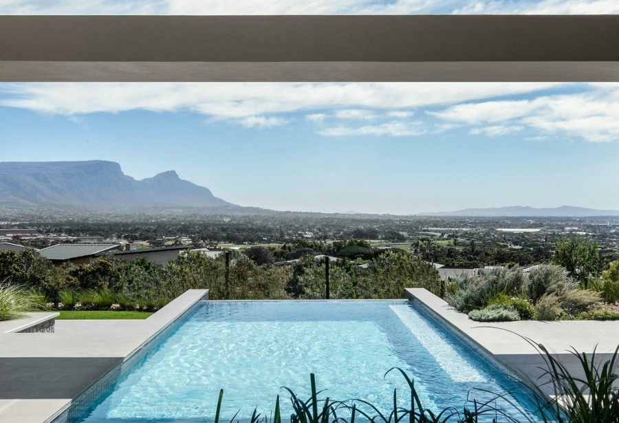 4 Bedroom Property for Sale in Stonehurst Mountain Estate Western Cape
